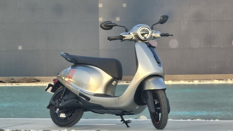 Bajaj Chetak C25 पर मिल रहा है भारी Discount, जानिए कहां और किसे मिलेगी सबसे सस्ती