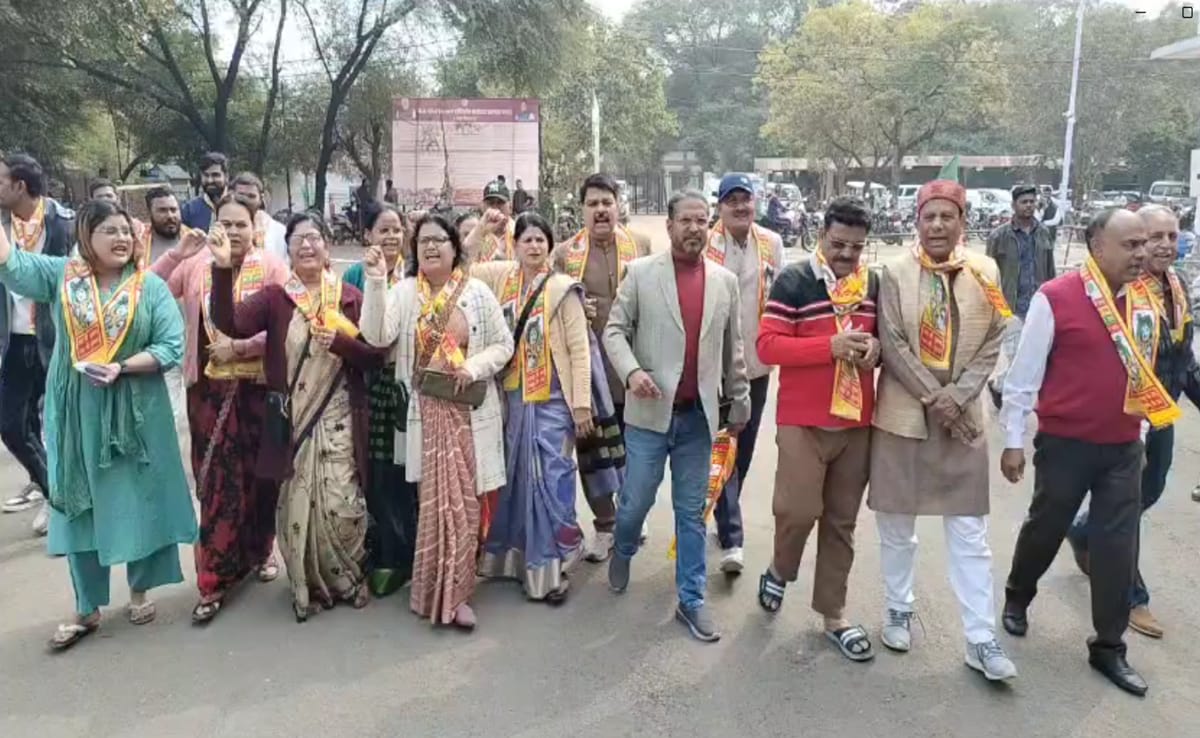 Shankaracharya Controversy: नीमच में विरोध प्रदर्शन Shankaracharya Controversy: नीमच में विरोध प्रदर्शन