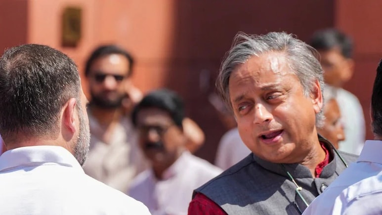 मैं सीएम उम्मीदवार नहीं, राहुल गांधी और खरगे से मिलने के बाद बोले शशि थरूर, क्या मान गए?