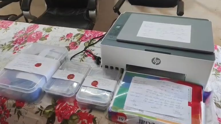 बड़वानी में नकली नोट छापने वाला गैंग पकड़ा, पुलिस ने दो आरोपियों को गिरफ्तार कर बरामद किए 500-100 के नकली नोट