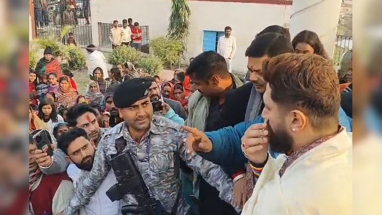 हाजीपुर में चिराग पासवान के कार्यक्रम में हंगामा, कंबल वितरण के दौरान मची अफरा-तफरी, नाराज हुए लोग