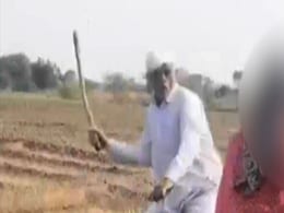 Nashik News: सून  किंचाळत होती अन् सासरा काठीने मारत होता; पोटच्या मुलाने शूट केला सर्व प्रकार, पाहा VIDEO