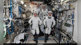 एस्ट्रोनॉट्स को कितनी सैलरी देते हैं NASA और ISRO? पैकेज जान उड़ जाएंगे होश