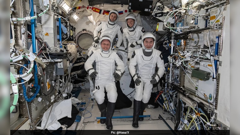 एस्ट्रोनॉट्स को कितनी सैलरी देते हैं NASA और ISRO? पैकेज जान उड़ जाएंगे होश