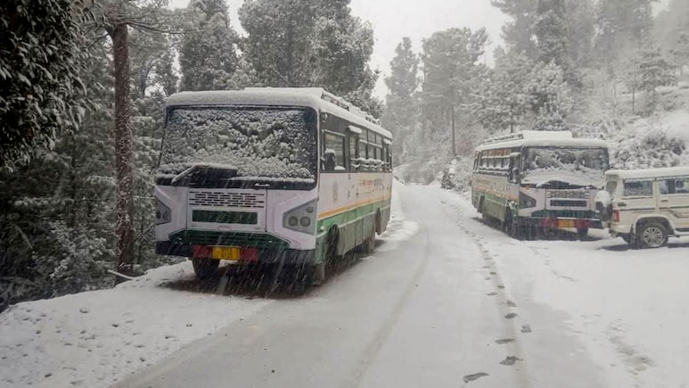 वीकेंड पर पहाड़ों पर बर्फबारी देखने का प्लान बन न जाए आफत! मनाली-शिमला में लगा लंबा जाम, देखें VIDEO