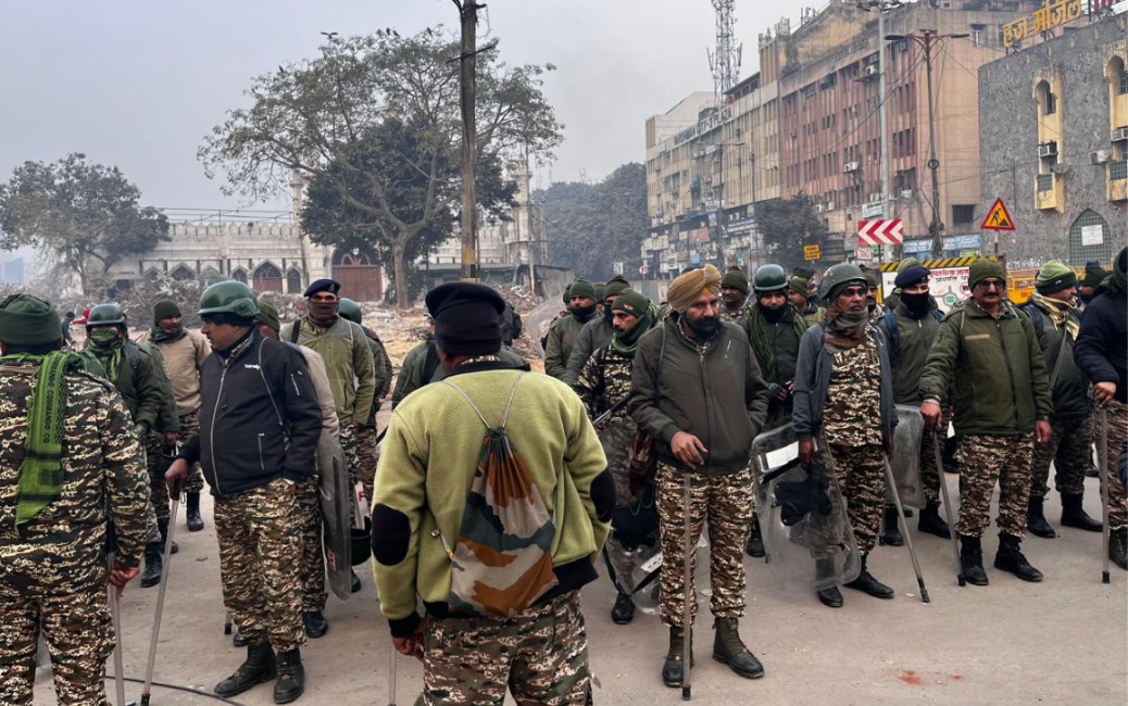 आंखों देखी: फैज-ए-इलाही मस्जिद की मीनारें खामोश और चर्चाओं का गुबार आसमान पर&hellip;