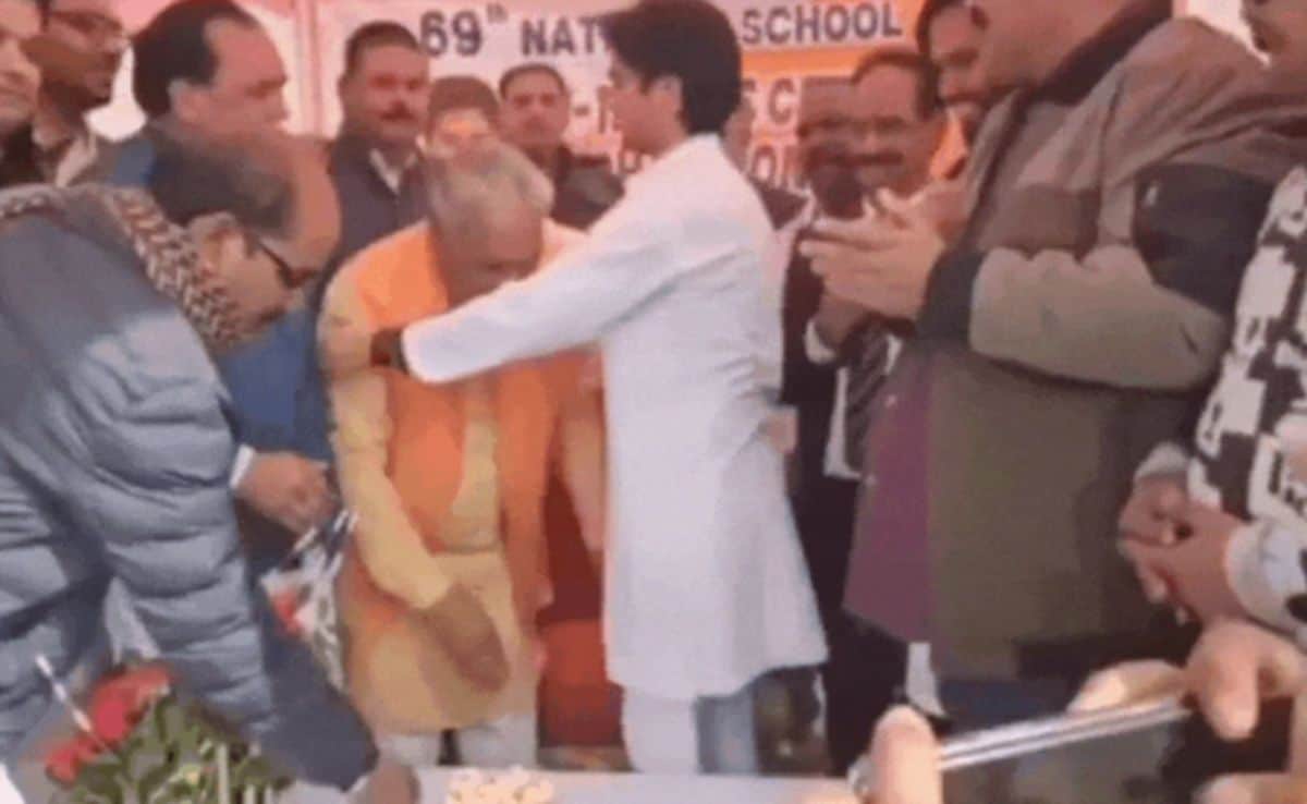 BJP MLA Touches Feet of Jyotiraditya Scindia's Son, Sparks Social Media Debate