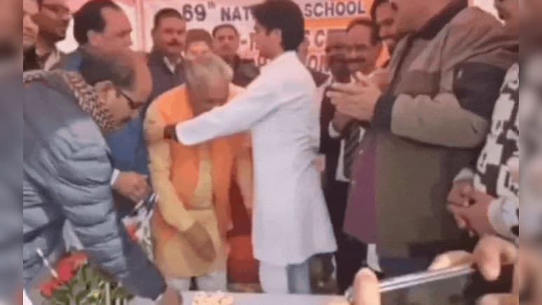 Video: BJP Leader, 73, Touches Feet Of Jyotiraditya Scindia's 31-Year-Old Son