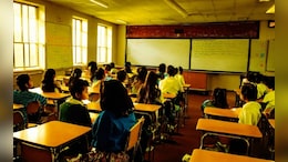 लंदन में तिलक लगाया तो बच्चे को स्कूल छोड़ना पड़ा, टीचर खुद रखता था नजर
