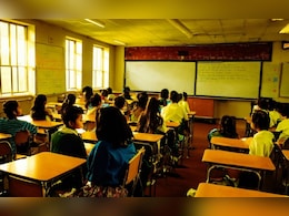 हिजाब मंजूर पर तिलक नहीं... लंदन के स्कूल में जानिए 8 साल के हिंदू बच्चे के साथ क्या हुआ