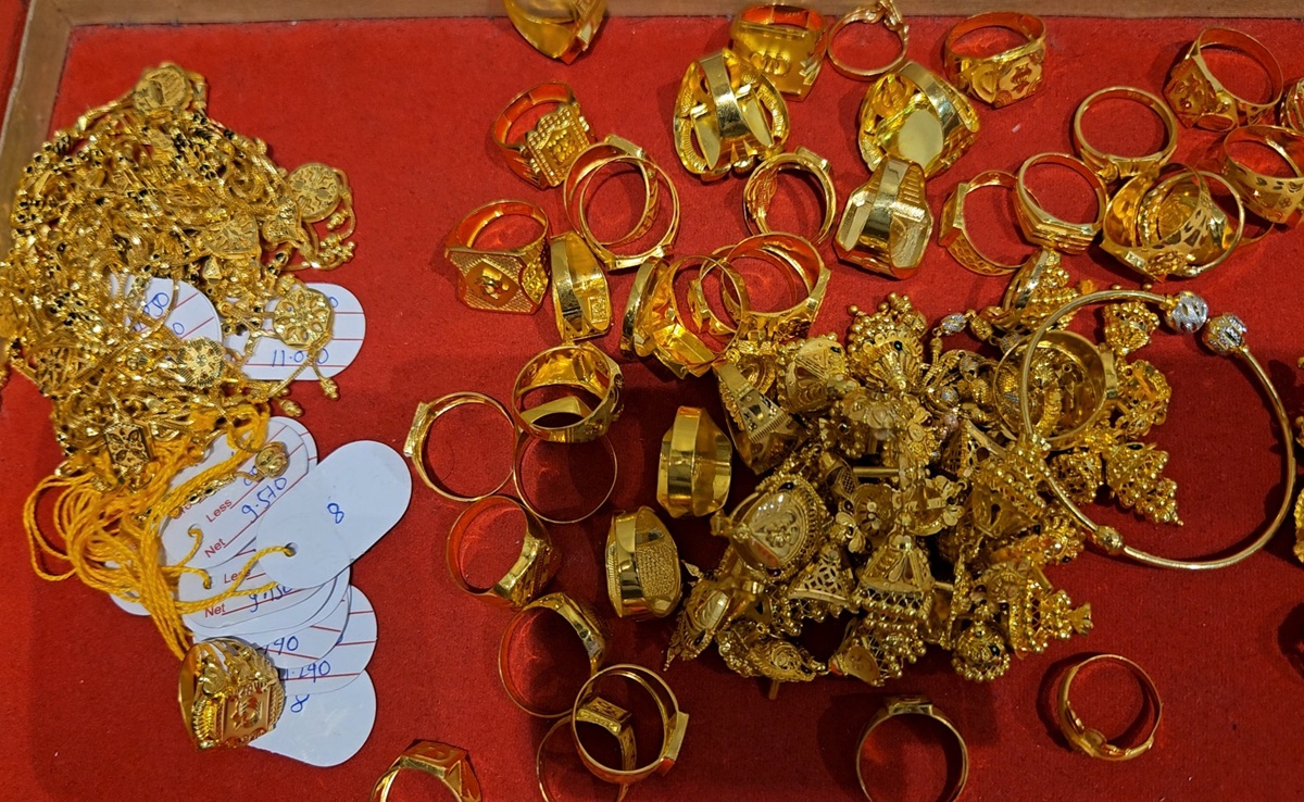 Gold and Silver Price: सोना-चांदी के दामों में रिकॉर्ड उछाल, ग्राहक बाजार से दूर, व्यापारियों की बढ़ी टेंशन