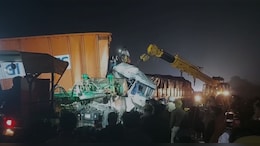 बनास नदी पुल पर खड़े कंटेनर को ट्रेलर ने मारी टक्कर, केबिन में फंसे ड्राइवर को 3 घंटे में न&zwj;िकाला&nbsp;