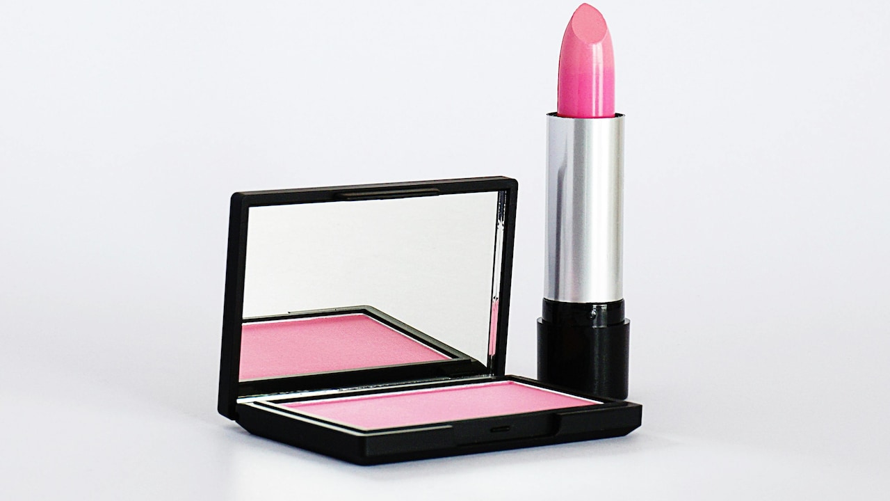 How To Apply Lipstick Correctly So Your Lip Colour Lasts Longer How To Apply Lipstick Correctly So Your Lip Colour Lasts Longer