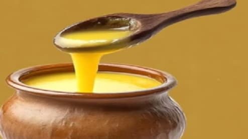 देसी घी में छिपा है सौंदर्य का खजाना, झुर्रियों और रूखी त्वचा से मिलेगी राहत