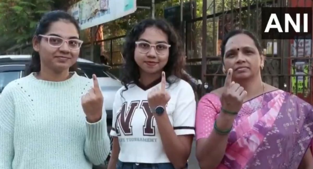 महाराष्ट्र निकाय चुनाव LIVE:   पुणे में EVM में गड़बड़ी... मुंबई में पोलिंग बूथों पर लंबी कतारें, महाराष्&zwj;ट्र निकाय चुनाव के लिए वोटिंग
