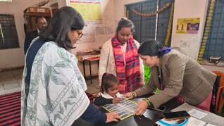 IAS रूचिका चौहान बनीं टीचर! आंगनबाड़ी पहुंचकर बच्चों को आसान तरीके से सिखाई ABCD