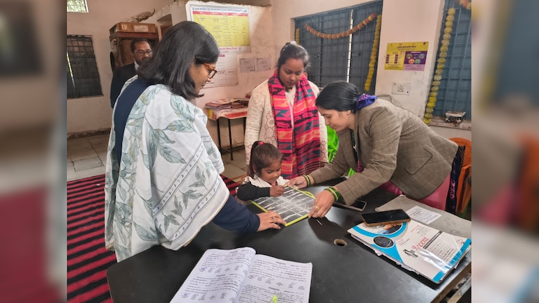 IAS रूचिका चौहान बनीं टीचर! आंगनबाड़ी पहुंचकर बच्चों को आसान तरीके से सिखाई ABCD