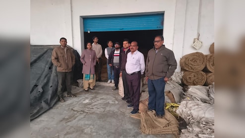 IAS Abinash Mishra: कलेक्टर की सख्ती पर हड़बड़ाए अफसरों ने मारी बड़ी रेड, हजारों क्विंटल धान-चावल जब्त