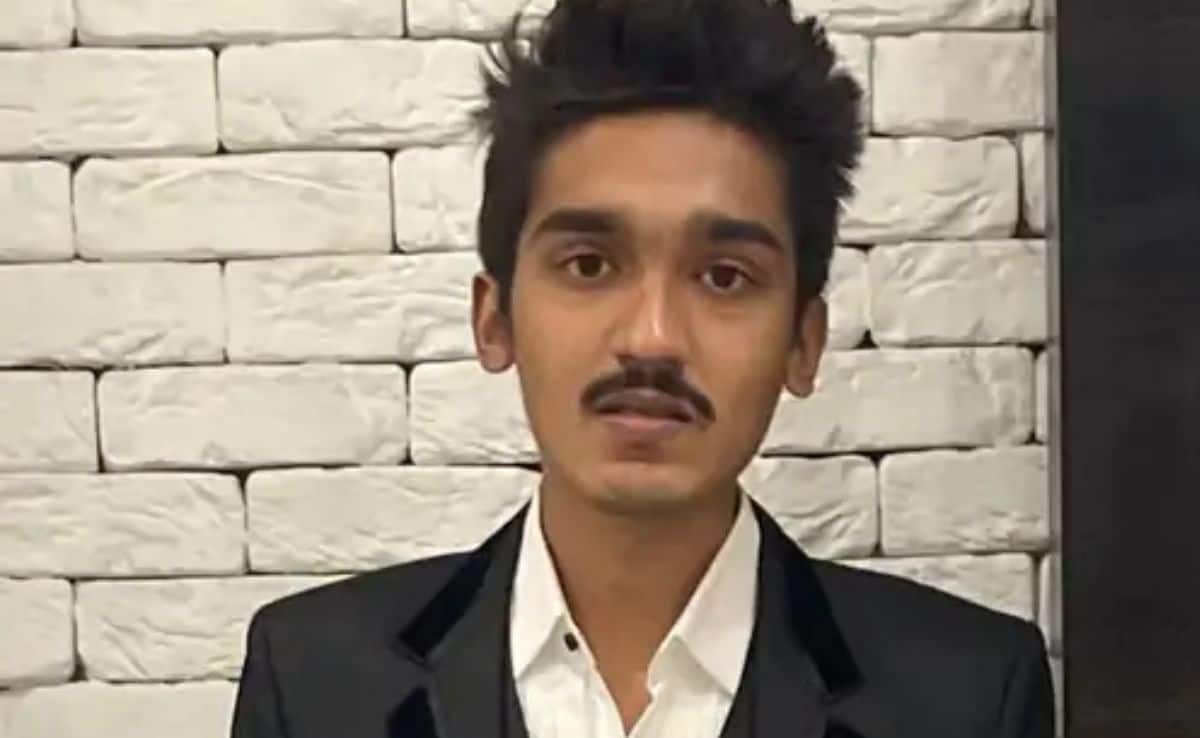 Indore Accident:  प्रखर, मध्य प्रदेश कांग्रेस कमेटी के प्रवक्ता आनंद कासलीवाल के बेटे थे. 