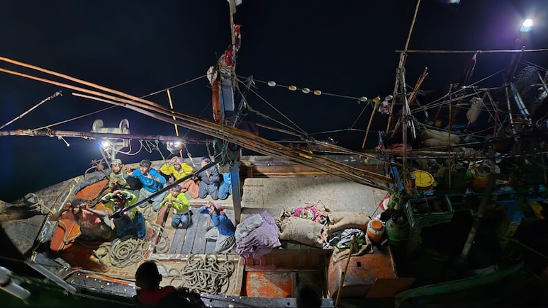 Coast Guard Seizes Pak Boat With 9 Crew Members Inside Indian Waters