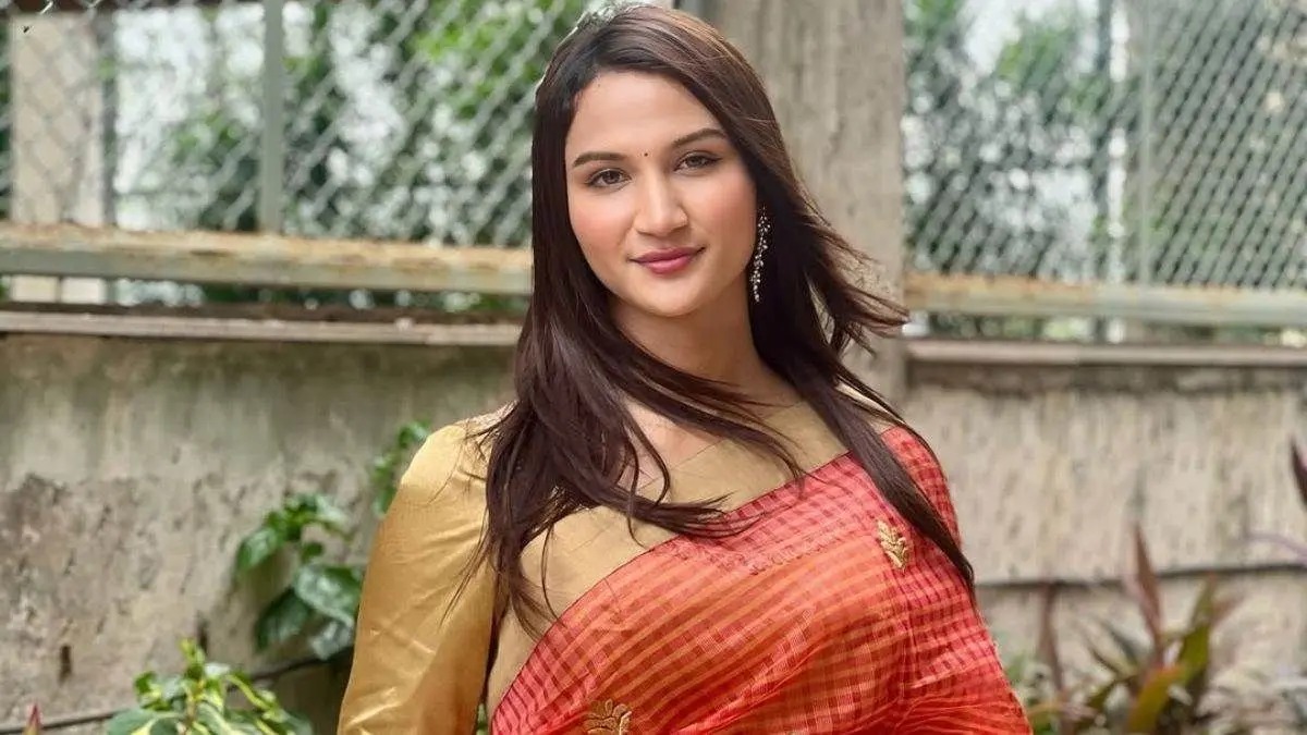 2016 से 2026 तक! अनाया बांगर ने दिखाया अपना ट्रांसफॉर्मेशन वीडियो, फैंस बोले- हिम्मत को सलाम