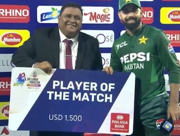 SL vs PAK 1st T20I: शादाब खान ने रचा इतिहास, पाकिस्तान टी20 में कभी ऐसा नहीं हुआ