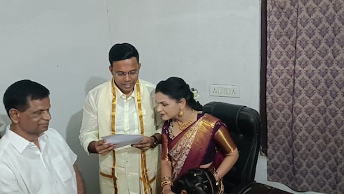 IAS और IPS की सादगी वाली शादी: न बैंड-बाजा, न फिजूलखर्ची, कोर्ट में सात फेरों की जगह कानूनी दस्तखत से पेश की मिसाल