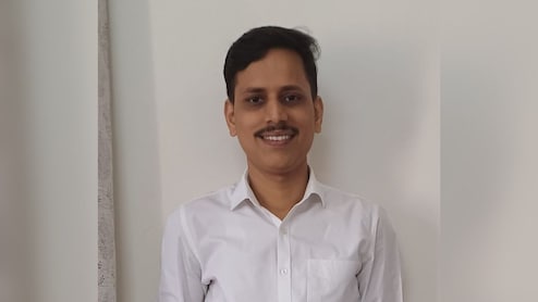 मामूली कहासुनी पर मुंबई लोकल में प्रोफेसर की चाकू से गोदकर हत्या, सीसीटीवी की जांच कर रही है पुलिस