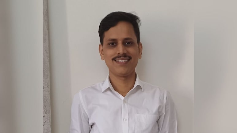 मामूली कहासुनी पर मुंबई लोकल में प्रोफेसर की चाकू से गोदकर हत्या, सीसीटीवी की जांच कर रही है पुलिस