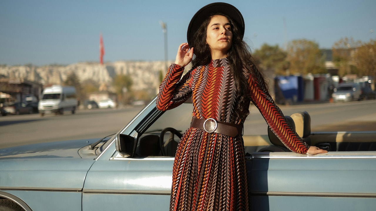 Learn which belts are the right option for dresses and jeans Learn which belts are the right option for dresses and jeans