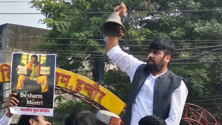 MP News: सरकारी आदेश में &lsquo;घंटा&rsquo; विवाद के जिक्र पर SDM निलंबित, कौन हैं आशीष सिंह?