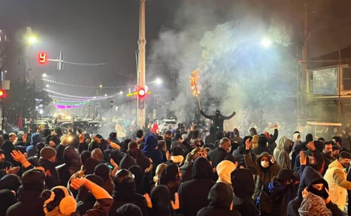 तुरंत ईरान छोड़ दें... भारतीय नागरिकों को दूतावास ने दी सलाह, मदद के लिए फोन नंबर भी जारी किए