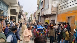 भीलवाड़ा की सड़कों पर बजरी ट्रैक्टर हुआ बेकाबू, बिजली के तोड़े खंभे, निकली चिंगारियां; बाल-बाल बची कई जाने
