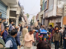 भीलवाड़ा की सड़कों पर बजरी ट्रैक्टर हुआ बेकाबू, बिजली के तोड़े खंभे, निकली चिंगारियां; बाल-बाल बची कई जाने