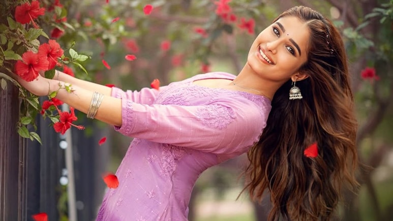 Rasha Thadani Shares First Look From Telugu Debut <i>Srinivasa Mangapuram</i>, Introduces Character Manga