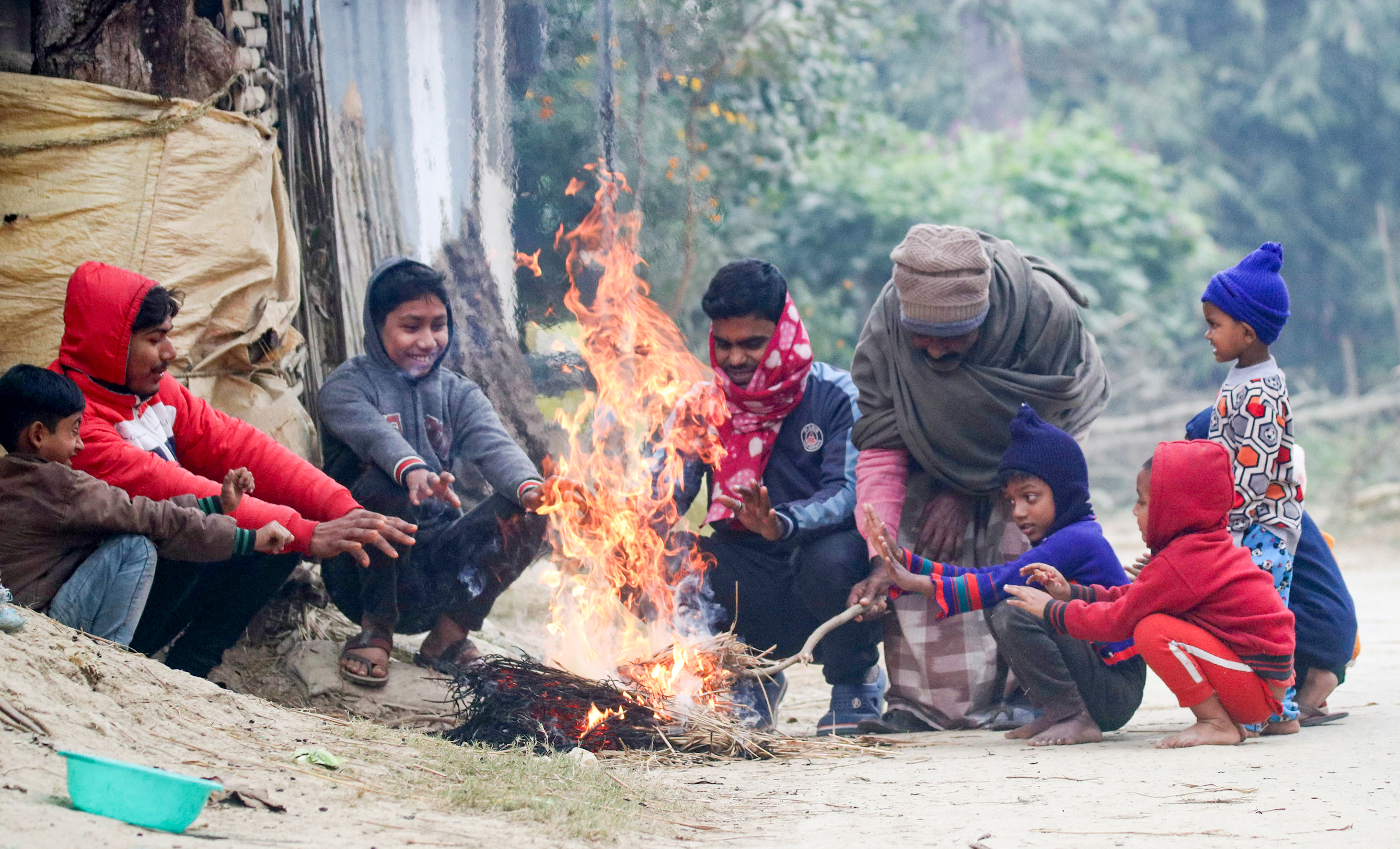 बारिश, घना कोहरा, शीतलहर... अभी ठंड से राहत नहीं, और गिरेगा तापमान; जानें देशभर के मौसम का हाल
