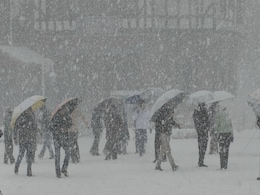 हिमाचल: कुल्लू की बर्फबारी में रात भर फंसे रहे पर्यटक, रेस्क्यू टीम ने समय रहते पहुंचकर बचाई जान