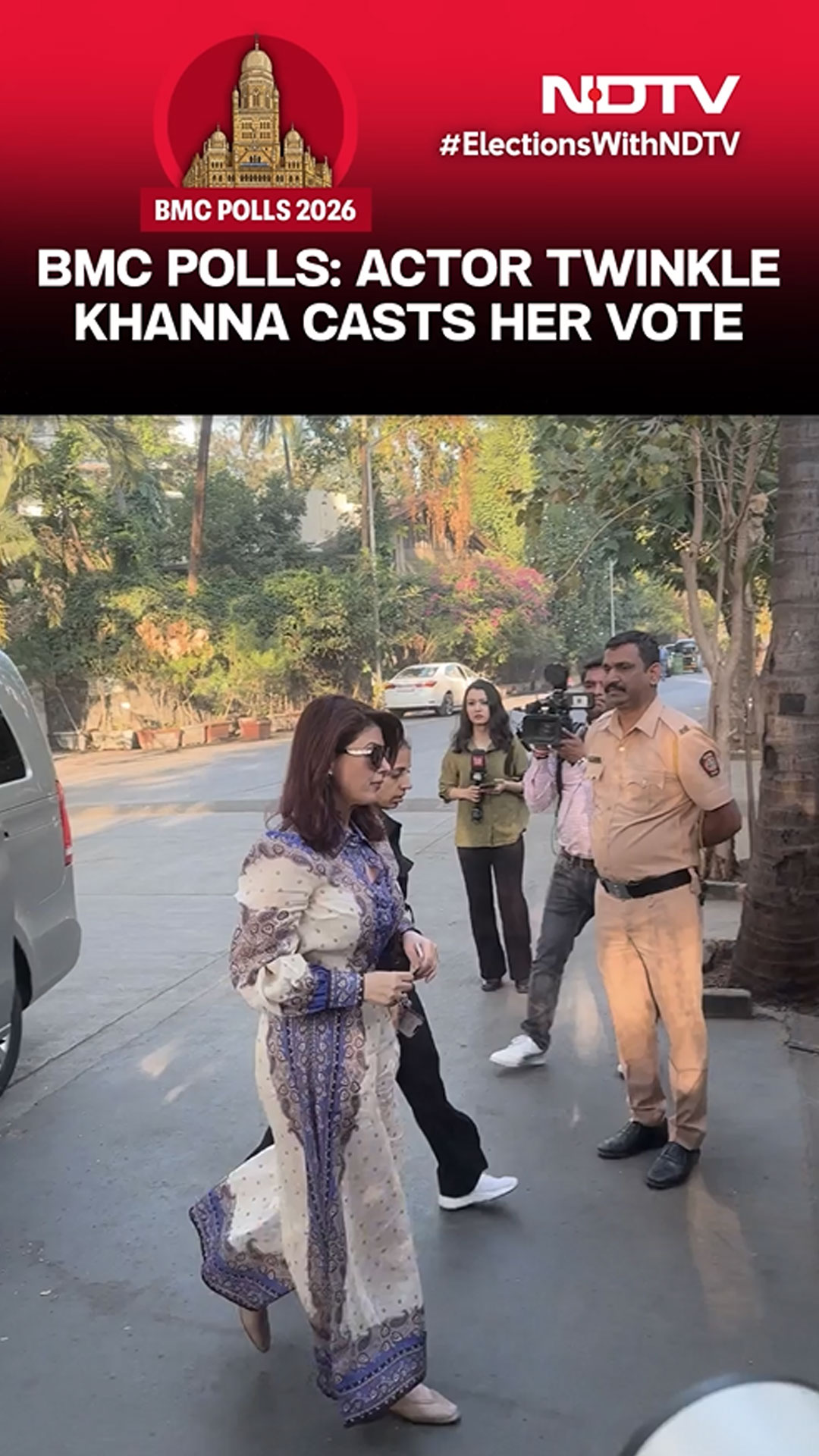 BMC Elections | Maharashtra Civic Polls 2026: Actor Twinkle Khanna Casts Her Vote