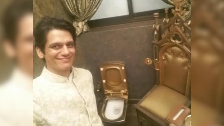 Vijay Varma Poses With Golden Toilet At Amitabh Bachchan's Jalsa In 2016 Throwback