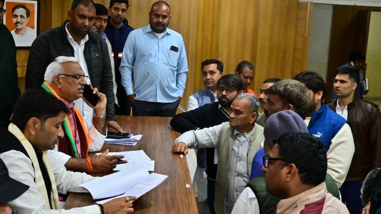 Rajasthan Politics: बीजेपी दफ्तर में कांग्रेस नेता की 'एंट्री' से मचा हड़कंप, गृह राज्य मंत्री बेढम ने पेपर लीक और हिजाब विवाद पर दिया बड़ा बयान