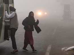 Delhi Weather News: मौसम की मार, 2.3 डिग्री टेंपरेचर, घने कोहरे के साथ आज ठंड से कांप गई दिल्ली, सर्दी ने तोड़ा 3 साल का रिकॉर्ड