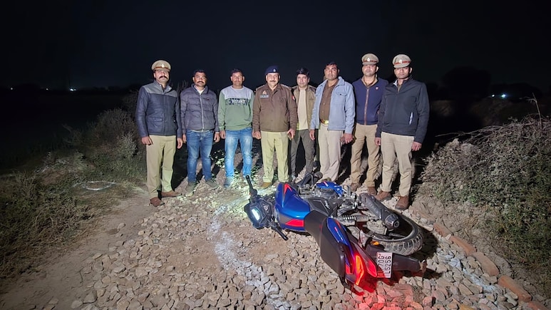 प्रयागराज में देर रात पुलिस मुठभेड़, लूट के दो बदमाश गोली लगने के बाद गिरफ्तार, दो फरार