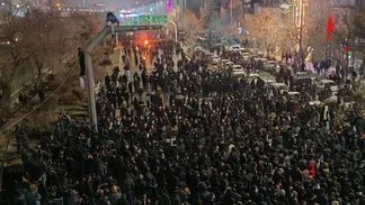 Anti-Khamenei Protests Intensify In Iran, Exiled Prince Gives Rallying Cry