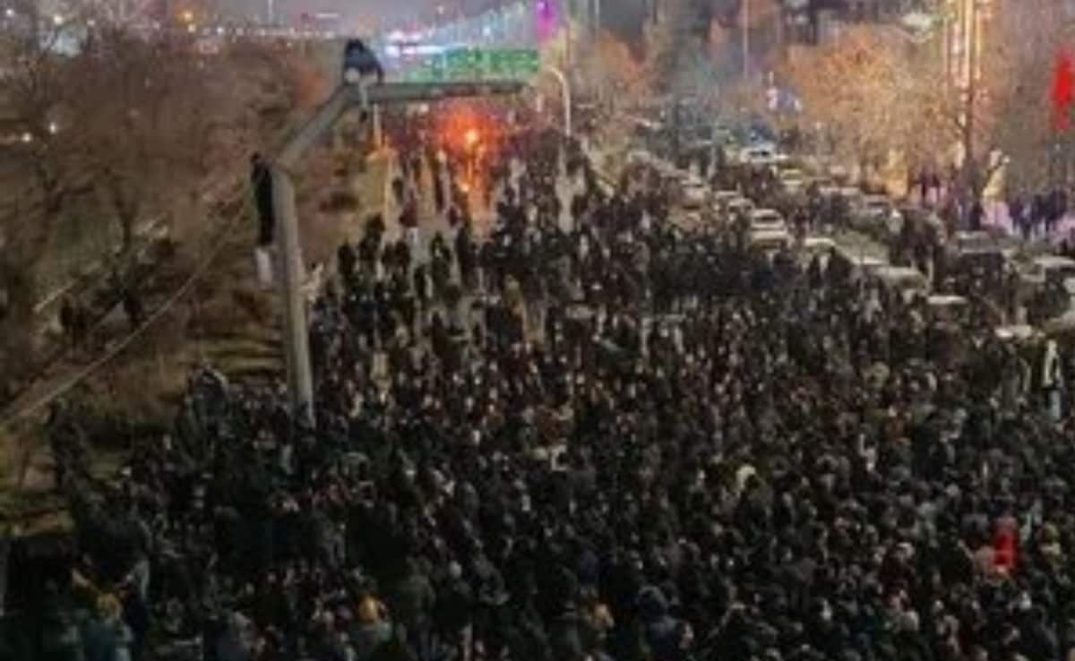 Anti-Khamenei Protests Intensify In Iran, Exiled Prince Gives Rallying Cry