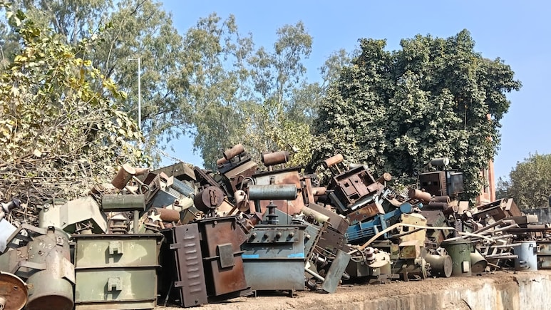 जयपुर डिस्कॉम ने बेचा 104 करोड़ का कबाड़, बेकार पड़ा सामान बना खजाना