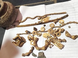 घर में हो रही थी नींव की खुदाई, अचानक जमीन फाड़कर निकला सोने से भरा प्राचीन कलश, भागी-भागी आई पुलिस