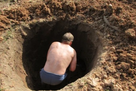 युद्ध के डर से जमीन में गढ़ा दिया था खजाना, पोते ने 80 साल बाद ढूंढ निकाला