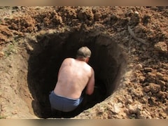 युद्ध के डर से जमीन में गढ़ा दिया था खजाना, पोते ने 80 साल बाद ढूंढ निकाला