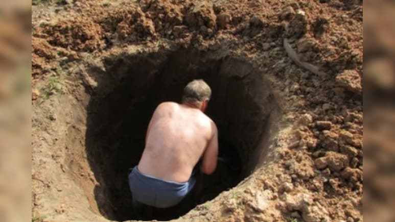 युद्ध के डर से जमीन में गढ़ा दिया था खजाना, पोते ने 80 साल बाद ढूंढ निकाला