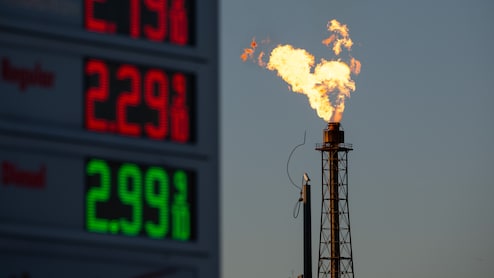 Oil Steadies After Three-Day Rally As Traders Weigh Iran Risks